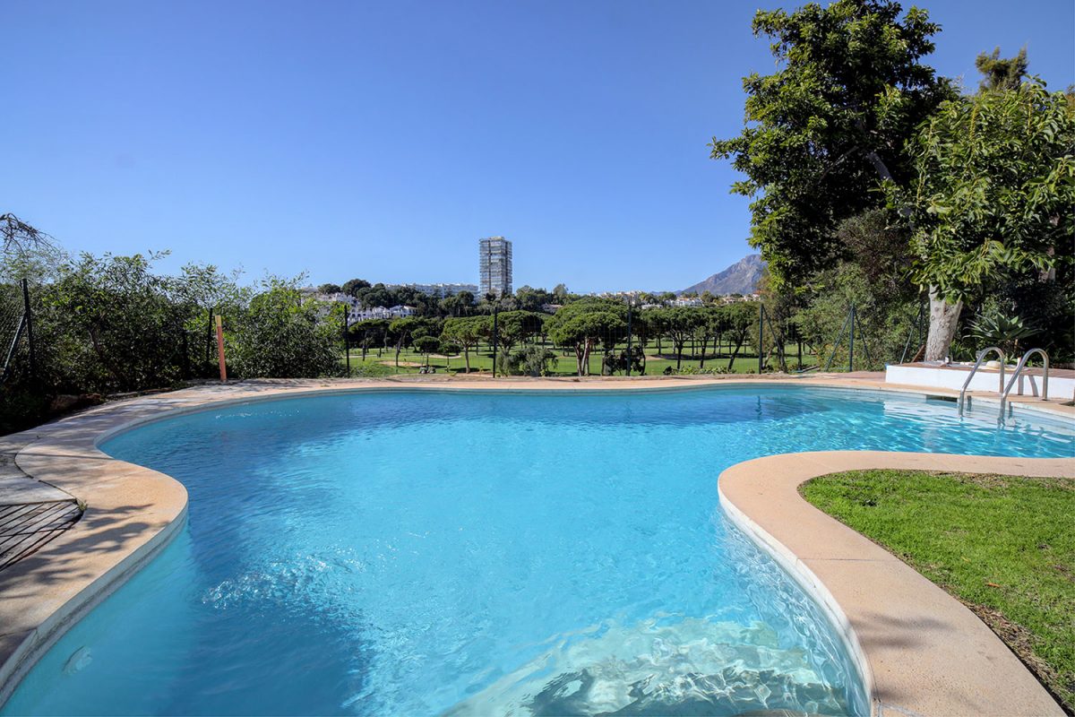 Casa Rio Real Marbella– Enjoy the stunning golf course views of Río Real
