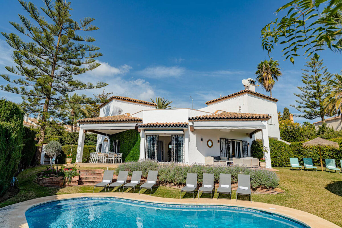 Villa 3 – If space and heated pool is what you need, this is your villa!